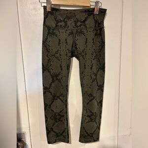 Lululemon Wunder Under Pant
Ziggy Snake Fatigue Green Gator Green Size 4